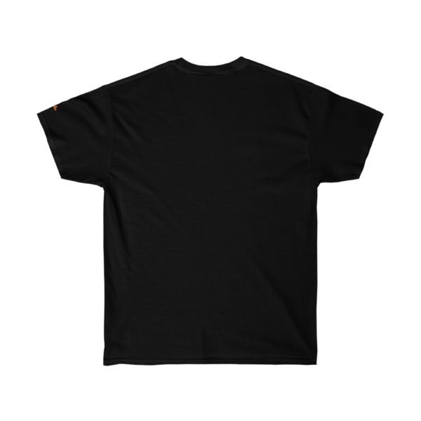 A parte de trás desta camiseta é preta sólida