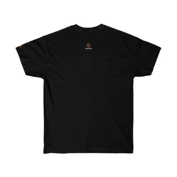 La parte posterior de esta camiseta negra presenta un texto blanco que dice 'MoodleMoot'