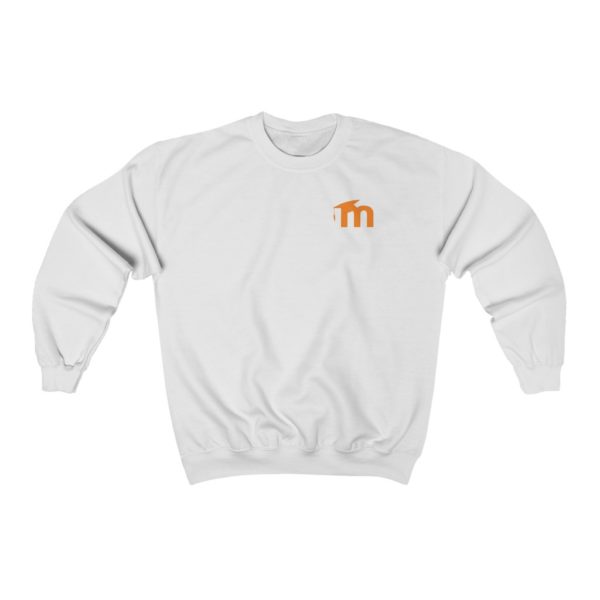 Um suéter branco com o logotipo do Moodle 'm' impresso em laranja