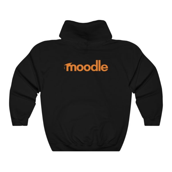 Um suéter com capuz preto com o logotipo laranja do Moodle impresso na frente
