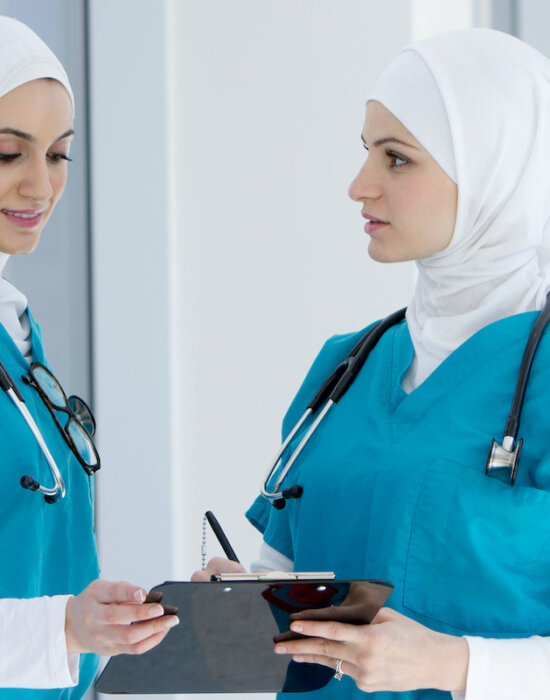 Profissionais de saúde e pacientes em toda a Arábia Saudita se beneficiam da plataforma de aprendizado baseada no Moodle. Imagem