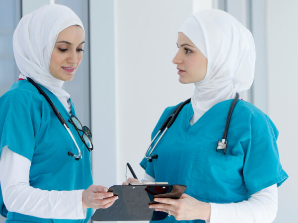 Gli operatori sanitari e i pazienti in tutta l'Arabia Saudita beneficiano della piattaforma di apprendimento basata su Moodle. Immagine