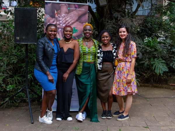 Azadi Kenya donne aux survivants de la traite des êtres humains les moyens d'agir grâce à la plateforme d'apprentissage basée sur Moodle Image
