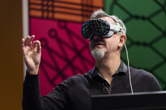 Martin Dougiamas anime un atelier sur Moodle et l'IA.  Image